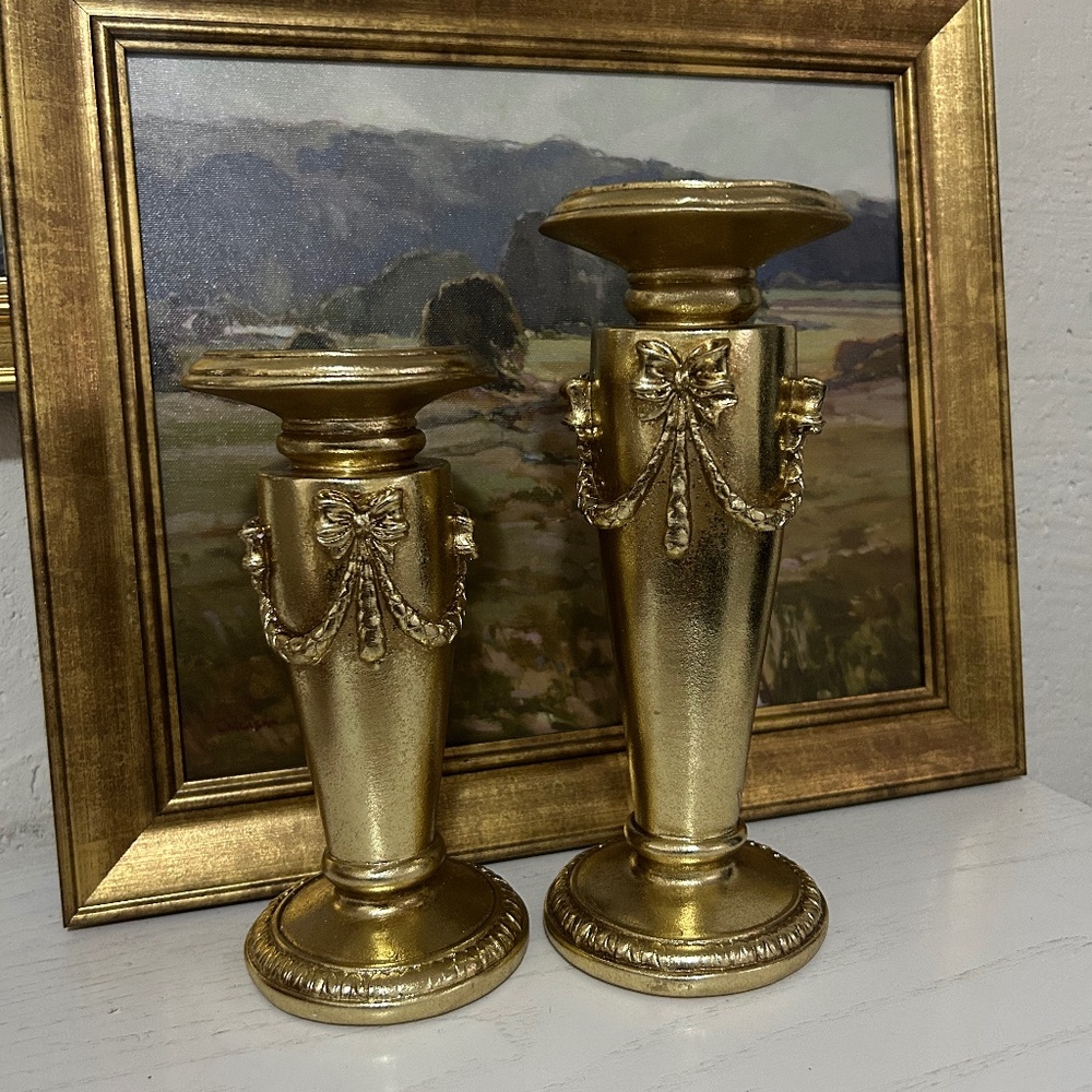 gold vintage and coquette design candle holder set